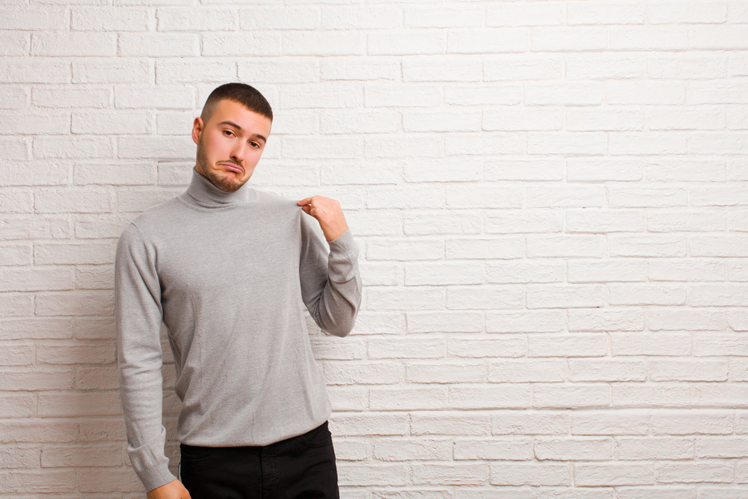 Modern Warmth with Refined Style — Discover the AVERON Mid-Neck Thermal Gradient Sweater