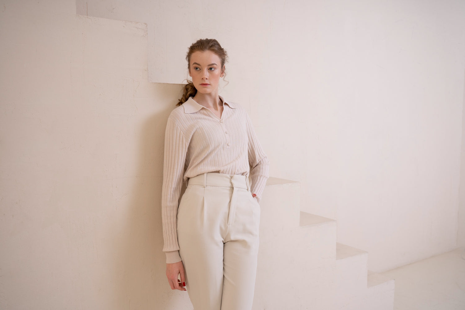 Refined Simplicity Redefined — Discover the AVERON Elegant Pleated-Texture Casual Pants