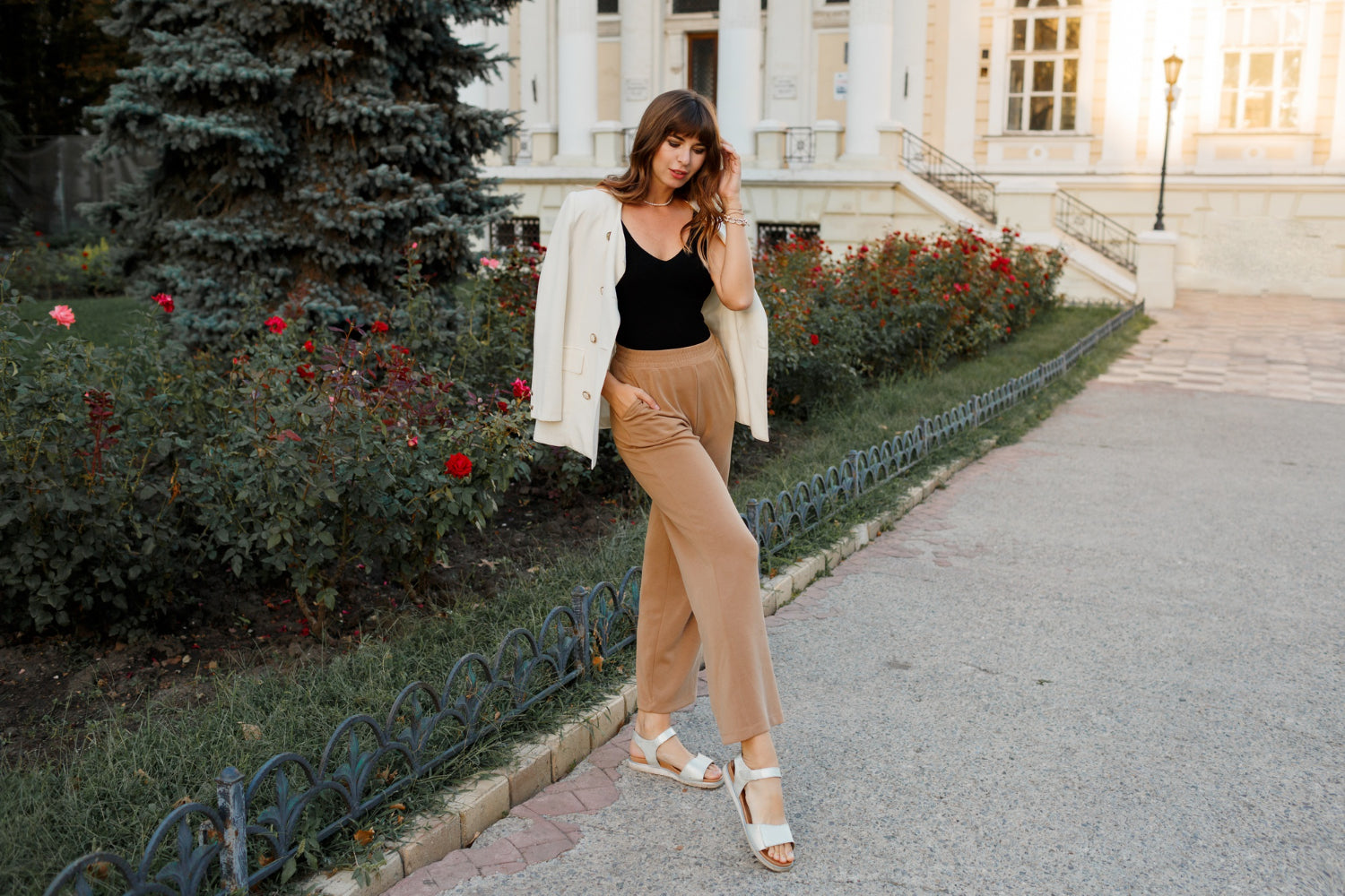 Effortless Structure Meets Modern Elegance — Discover the AVERON High-waisted Wide-leg Pants