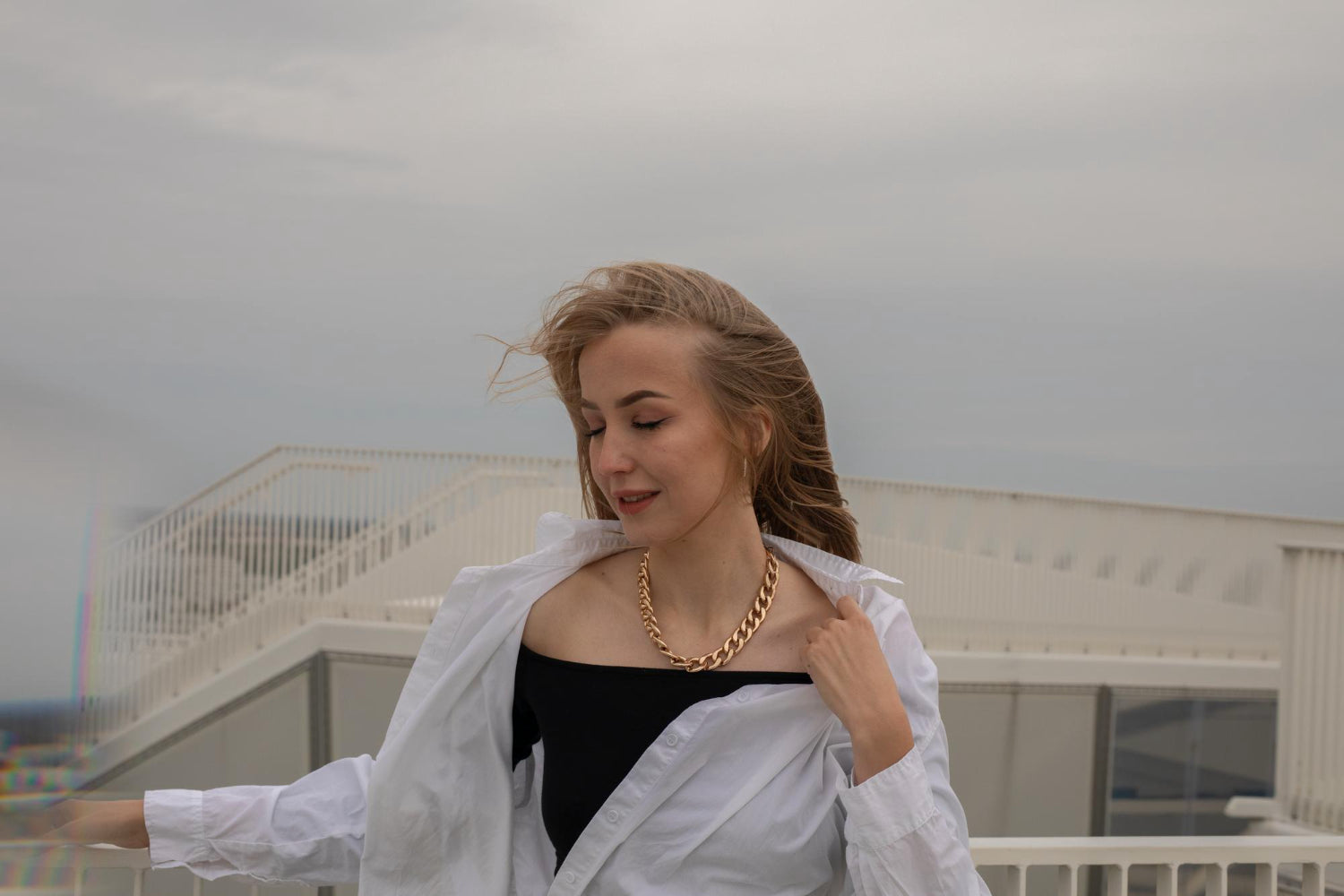 Sculptural Elegance Redefined — Discover the AVERON Silver Twisted-wave Necklace